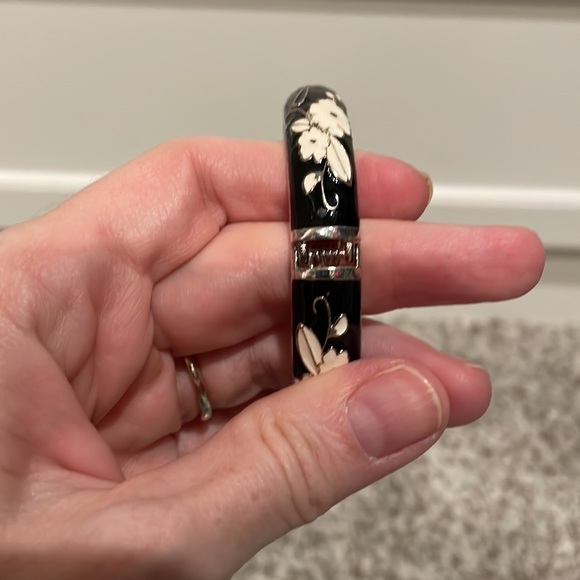 Vintage Filagree Bangle Bracelet - Picture 5 of 6